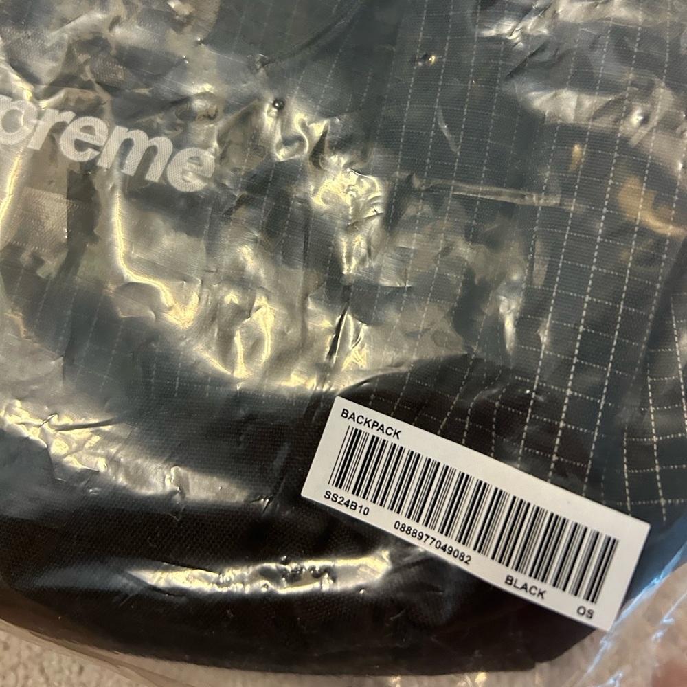 Brand new Supreme backpack with original packaging - Picture 3 of 9